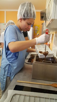 1-  fonte et coulage du chocolat